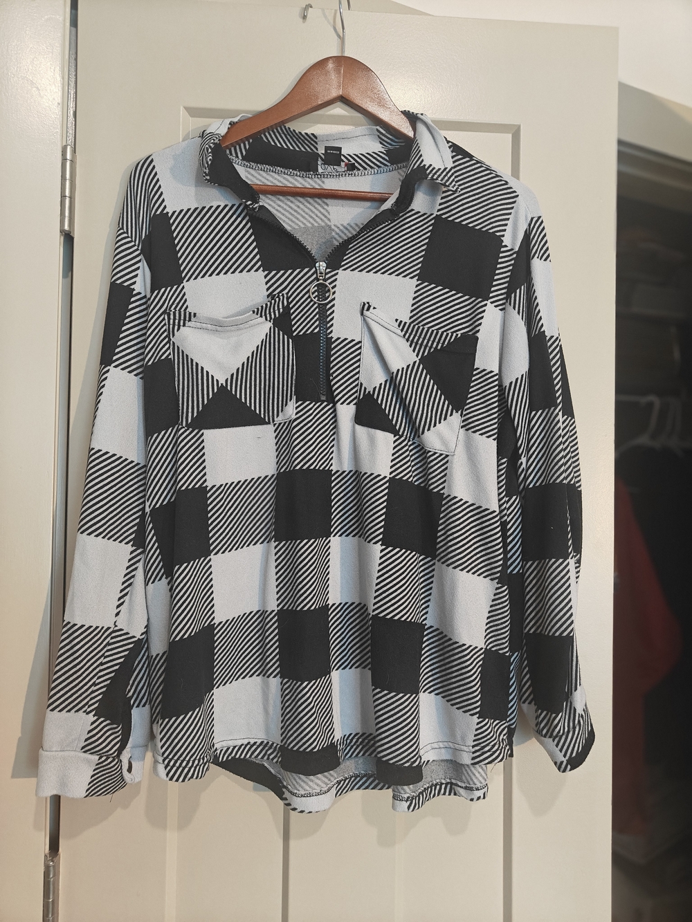 Women's Black & White Plaid Zip-Front Shirt